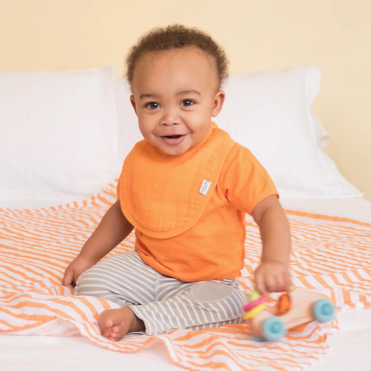 Green Sprouts- Muslin Bibs - 5 pack